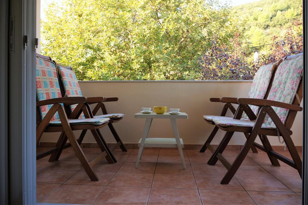 Villa The Platanus Tree Kato Vasiliki Esterno foto
